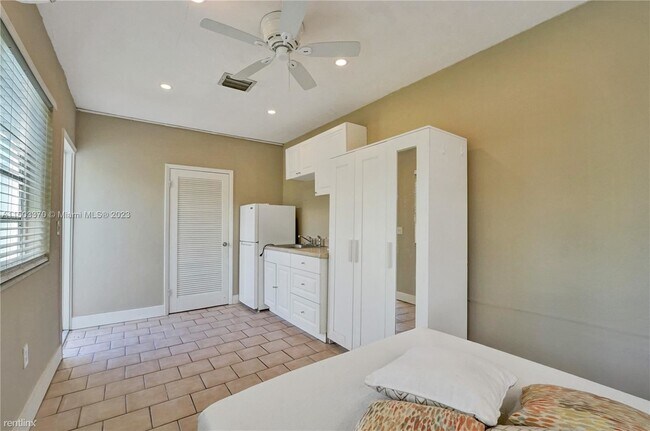 Building Photo - 4 br, 3 bath House - 919 NE 4th St # A