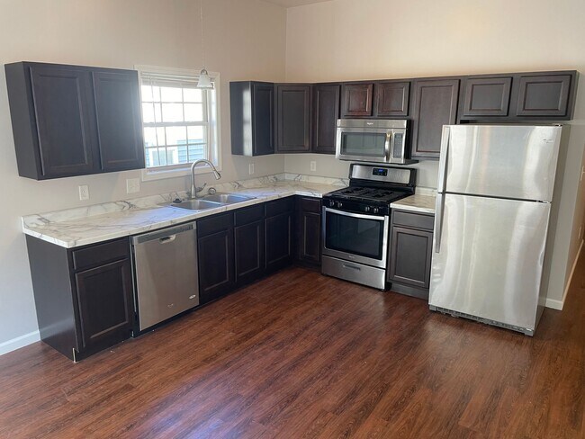 Foto del edificio - **Price Reduced**  Recently Remodeled and ...