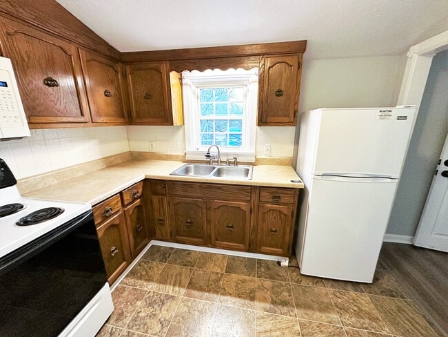 Kitchen - 164 W Wall St