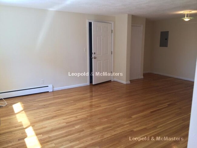 Building Photo - 82 Litchfield St