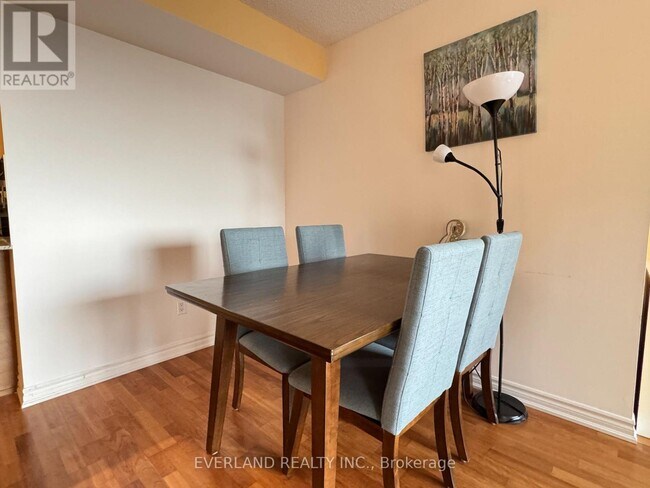 Building Photo - 761 Bay St.