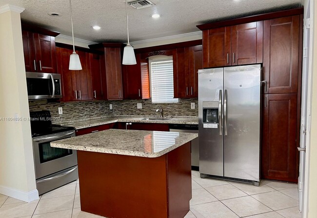 Building Photo - 10560 NW 57th Ct