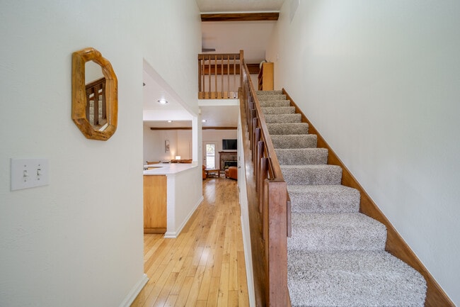 Foto del edificio - 3124 S Falling Brook Ln