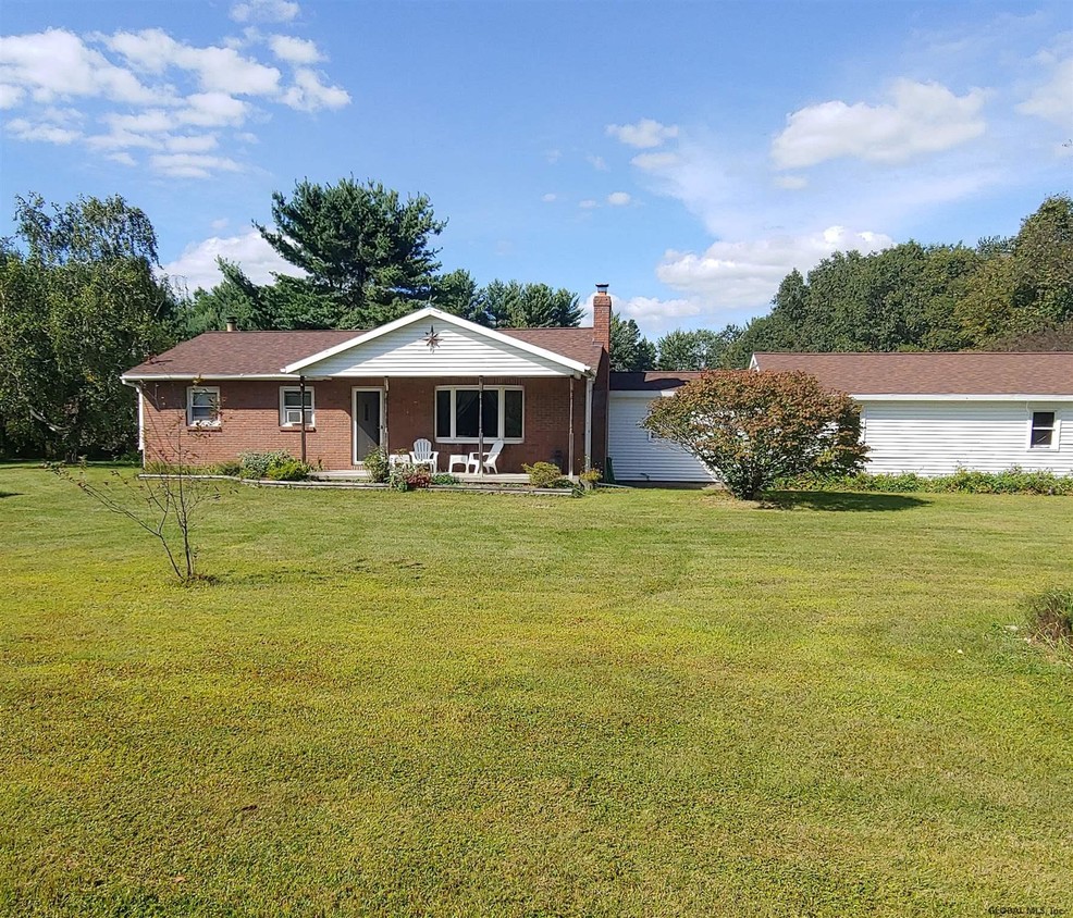 Primary Photo - 836 Rock City Rd