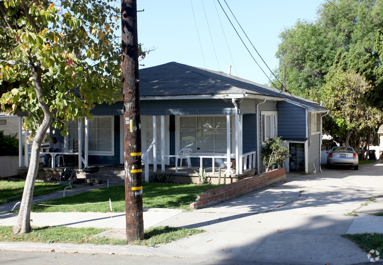 Primary Photo - 926 N Loma Vista Dr