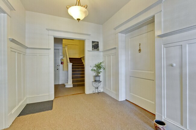 Building Photo - 2910 Hillegass Ave