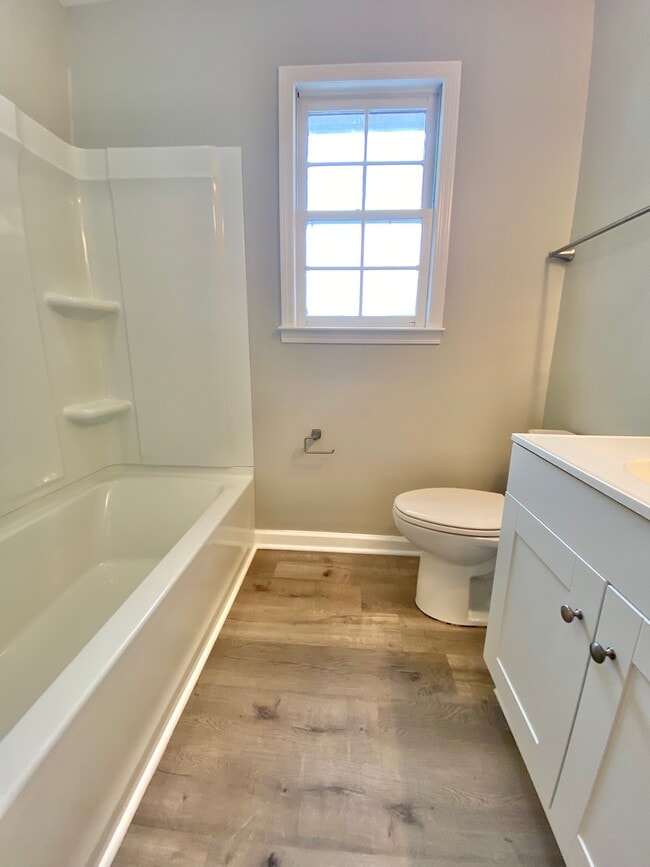 Bathroom - 2512 Edgehill Plz