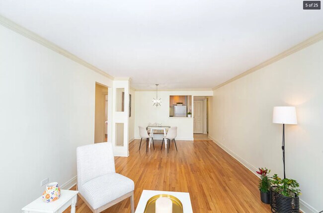 Foto del edificio - 6060 N Ridge Ave