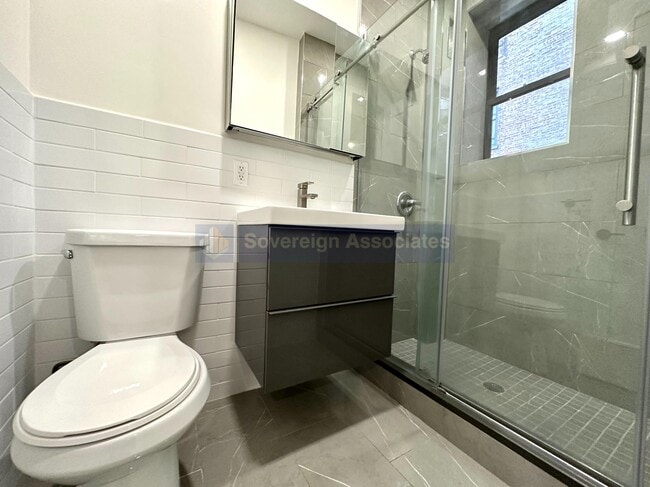 Building Photo - 45 Tiemann Pl