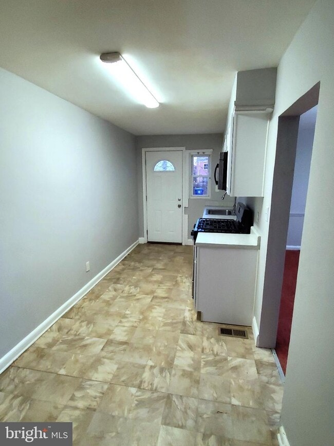 Building Photo - 5701 Jonquil Ave