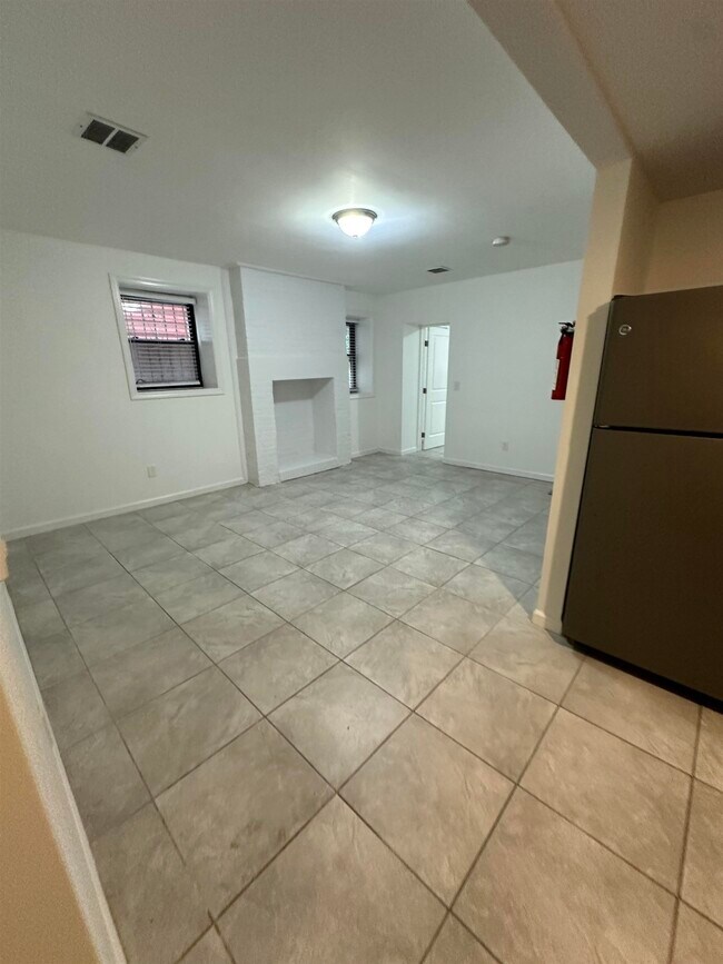 Building Photo - 585 Bramhall Ave