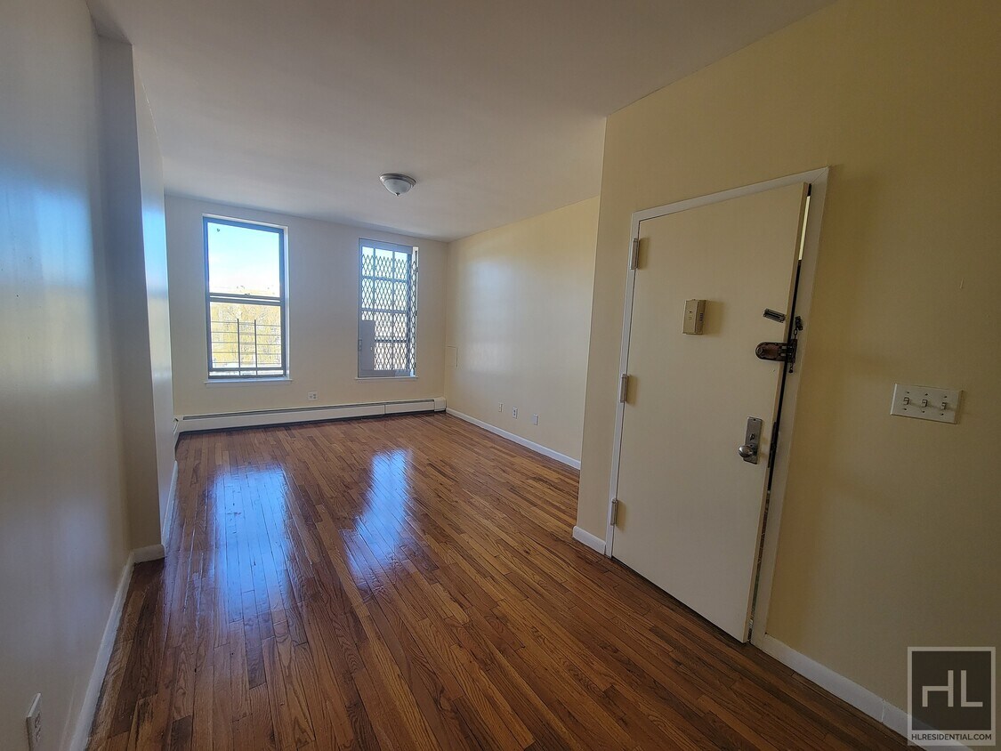 Building Photo - 556 KOSCIUSZKO STREET