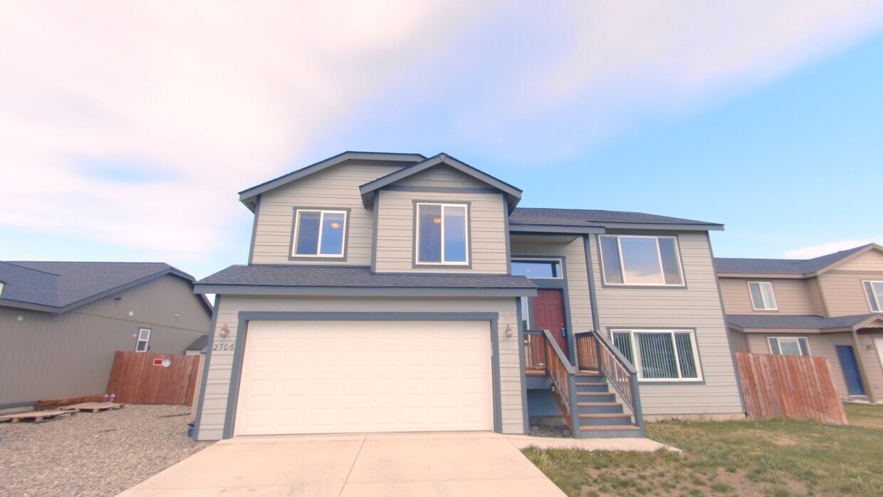 Foto principal - Large 5 Bedroom Home - North of CWU