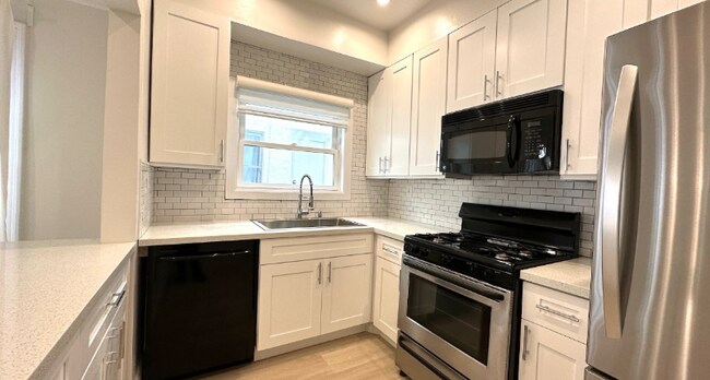 Building Photo - 422 N Spaulding Ave