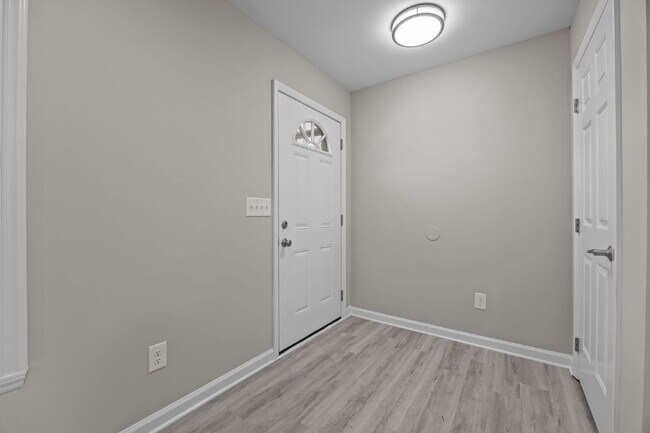 Foto del edificio - Charming 3-Bed Home with Granite Touches & Finished Basement in Raleigh!