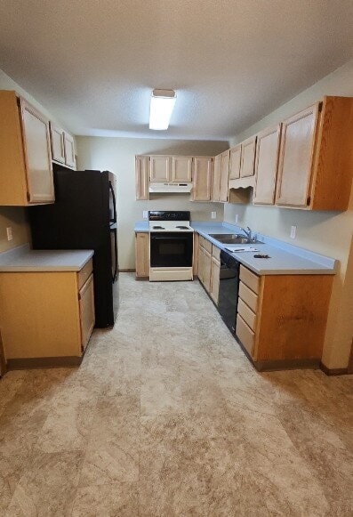 Building Photo - 2 Bedroom, 1 Bathroom with 2 Car Attached Garage - Available April 1st