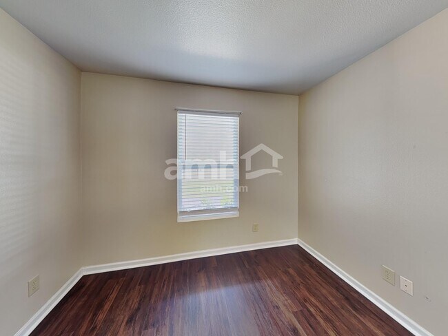 Foto del edificio - 3347 Hemlock St