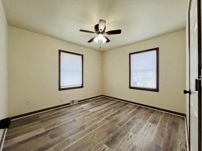Foto del edificio - Updated 2-Bedroom Home with Finished Basement Space