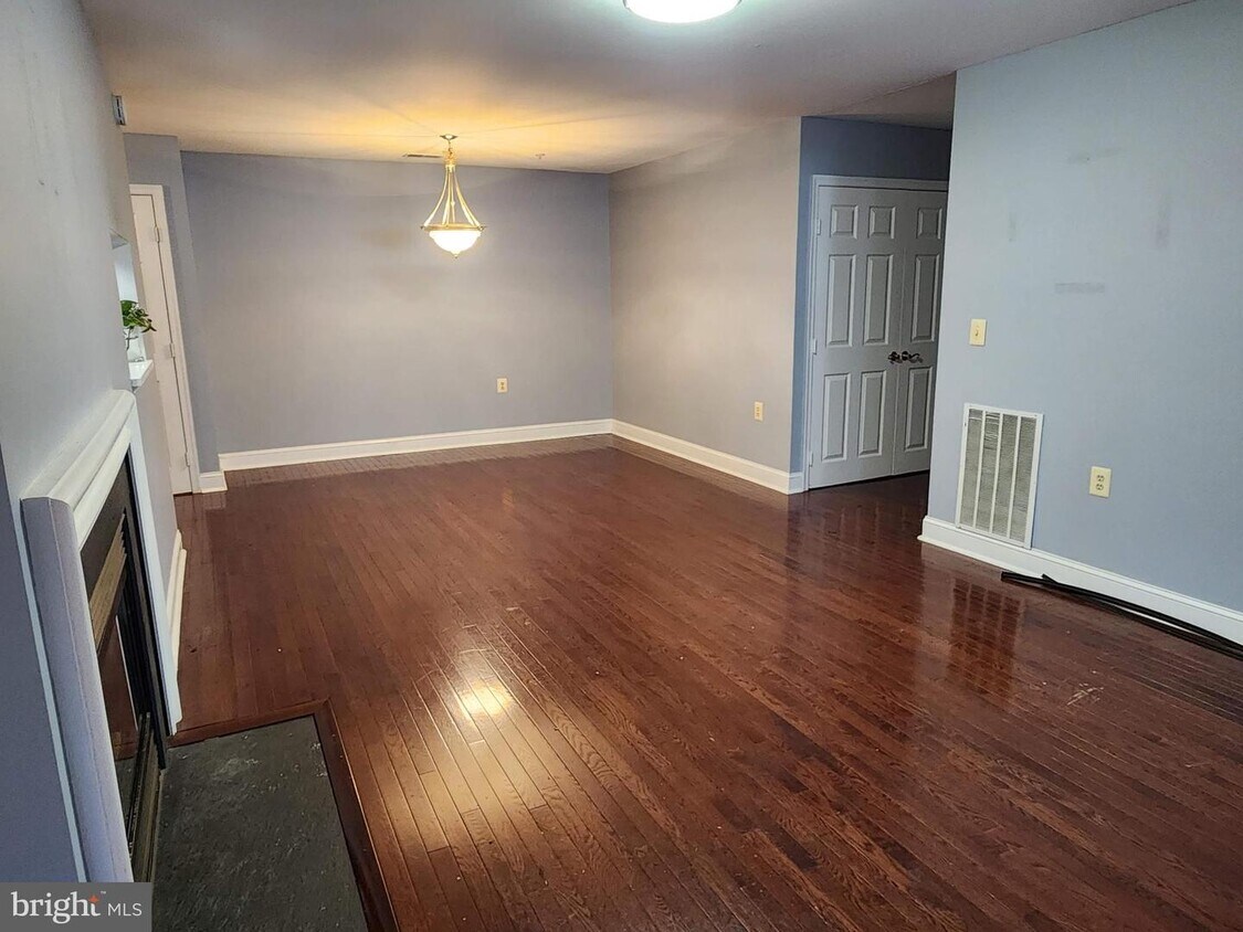 6702 Lake Park Dr Unit H104, Greenbelt, MD 20770 Room for Rent in