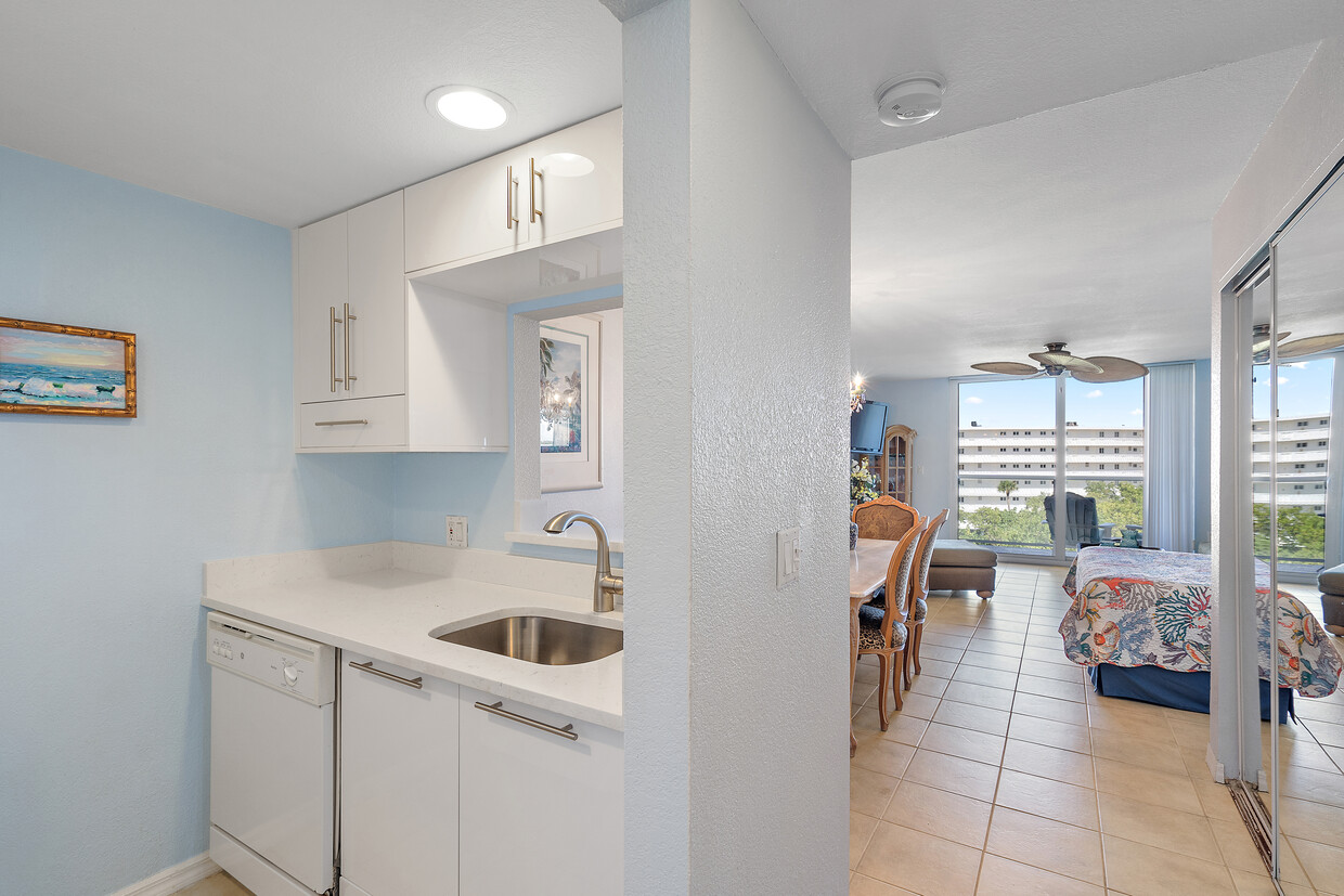 Foto principal - 2560 S Ocean Blvd