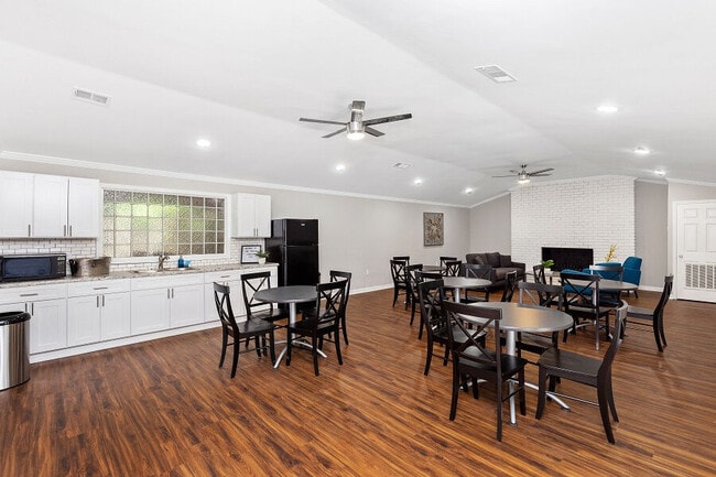 Building Photo - The Crossing at Henderson Mill Apartment H...