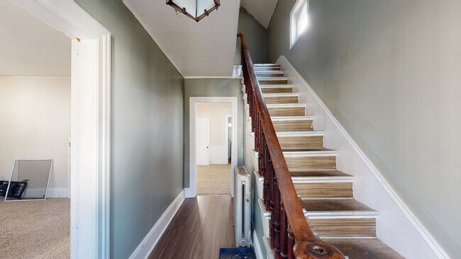 Entryway 2 - 33 Division St
