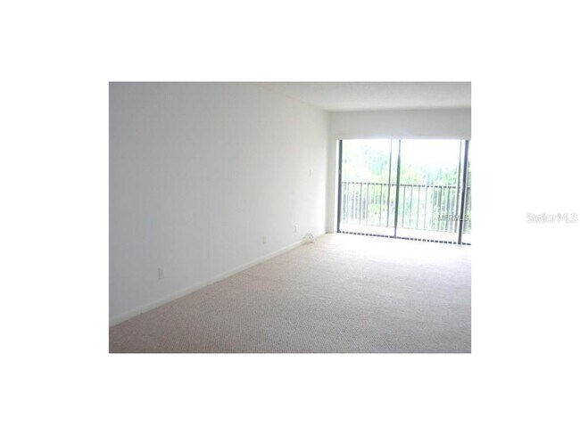 Building Photo - 2900 Cove Cay Dr