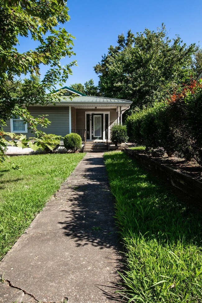 Building Photo - Great House in Perfect Location