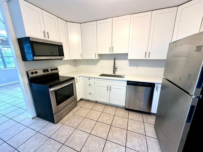Building Photo - 418 52nd St