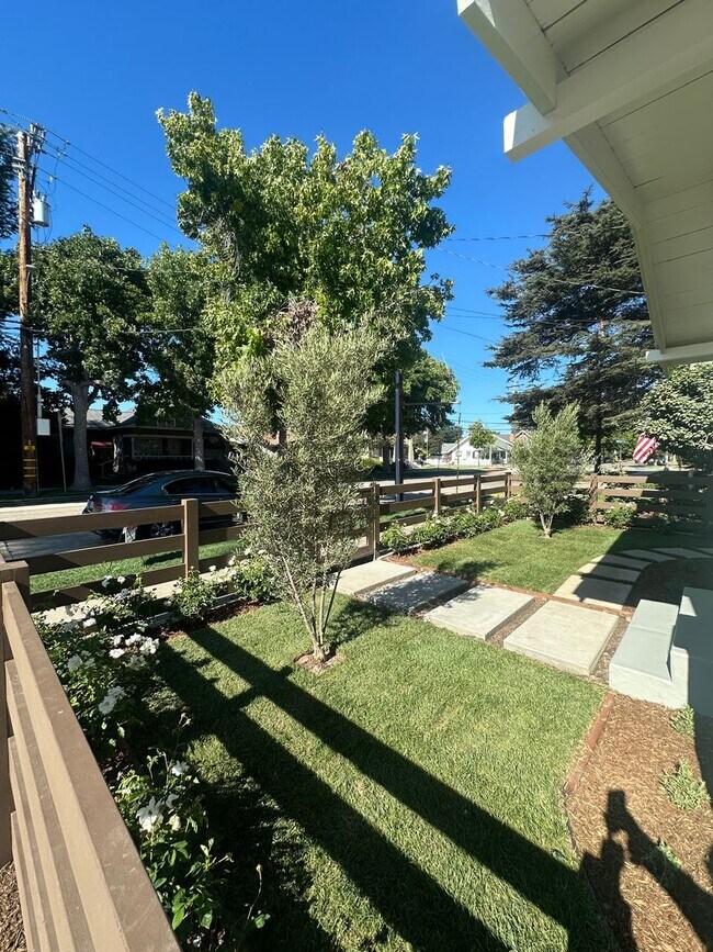Building Photo - Charming Home in Downtown Orange (Garage N...