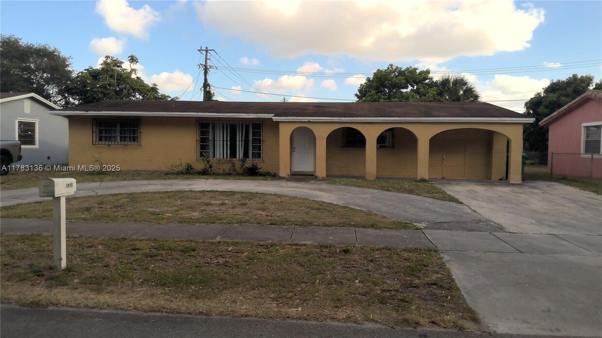 Primary Photo - 1910 NW 195th St