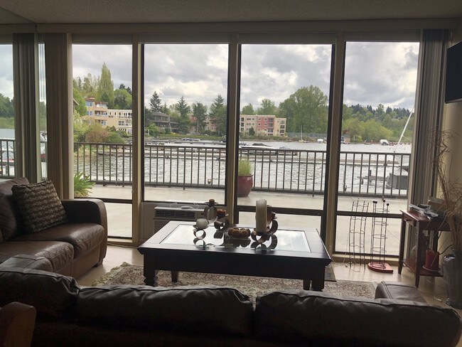 Foto del edificio - 4561 Lake Washington Blvd NE