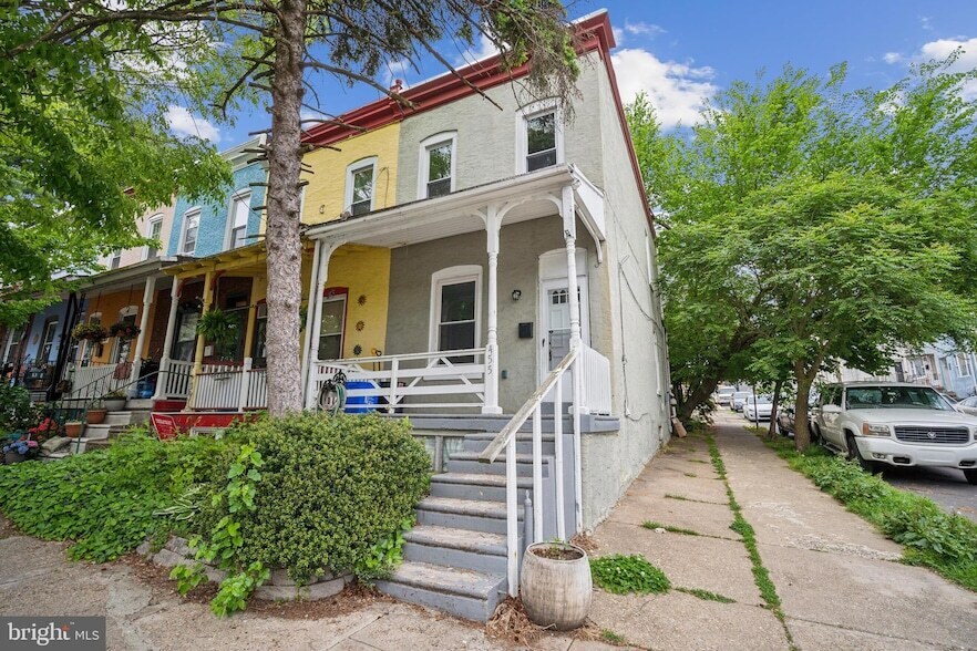 Primary Photo - 455 Ripka St