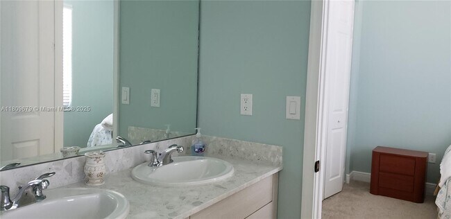 Building Photo - 4724 Allegra Dr