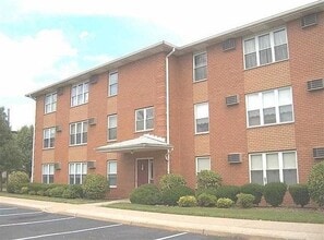 Building Photo - 125 Riverview Ct