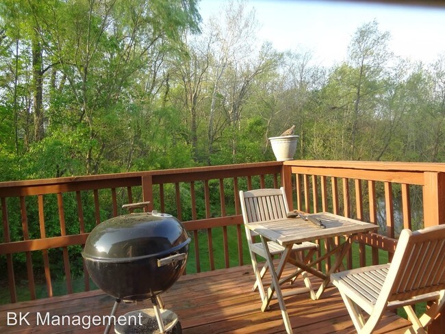 Foto del edificio - 619 Bur Oak Ct W