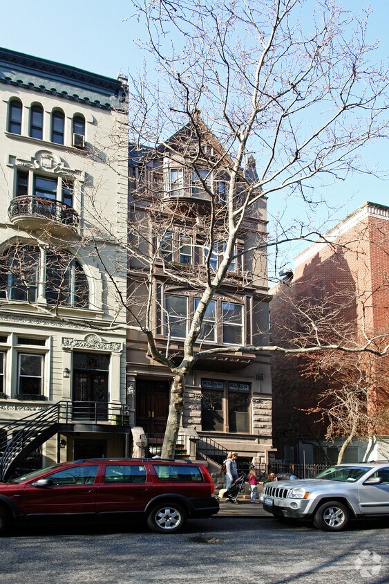 Building Photo - 136 W 78th St
