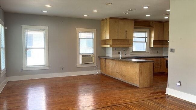 Building Photo - 4530 Walker St