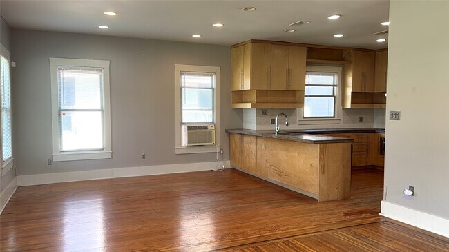 Foto del edificio - 4530 Walker St