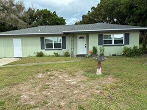 Building Photo - 202 Essex Dr