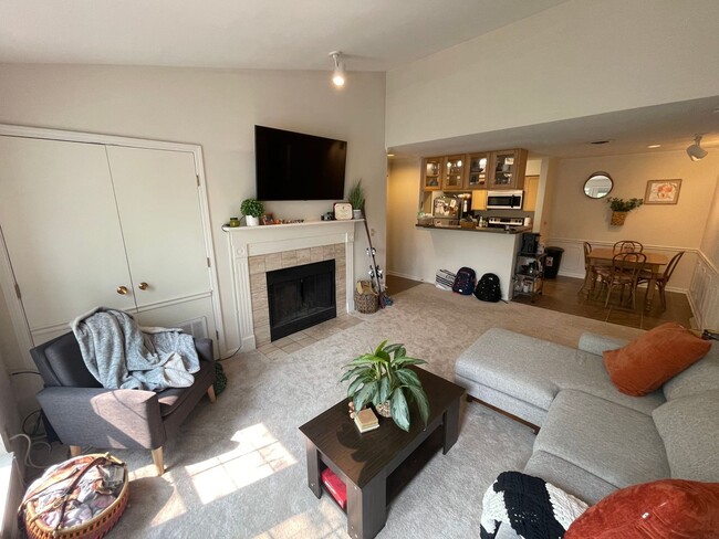 Building Photo - 1 Bed 1 Bath - Harbor House Condominiums
