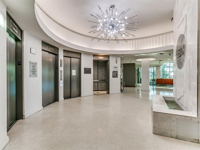 Foto del edificio - 5900 Mosteller Dr