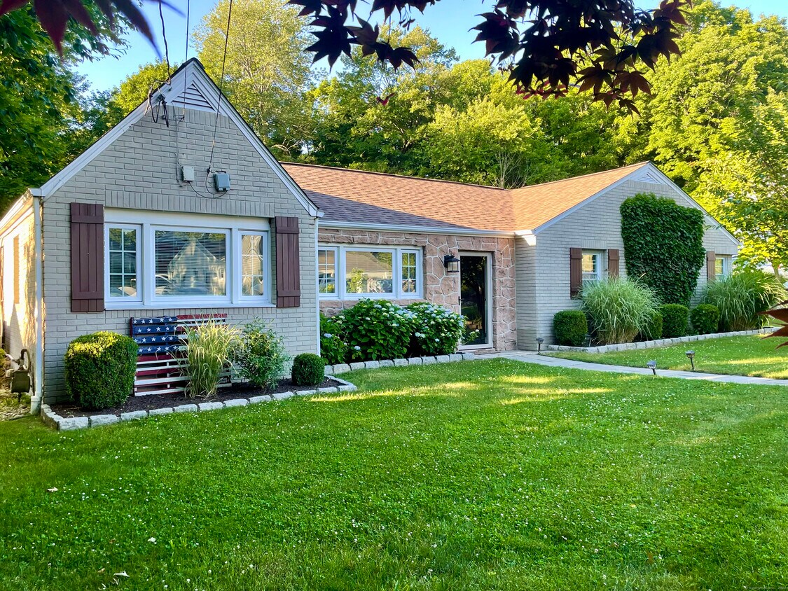 Primary Photo - 48 Bassick Rd