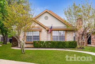 Building Photo - 2033 Feather Ln