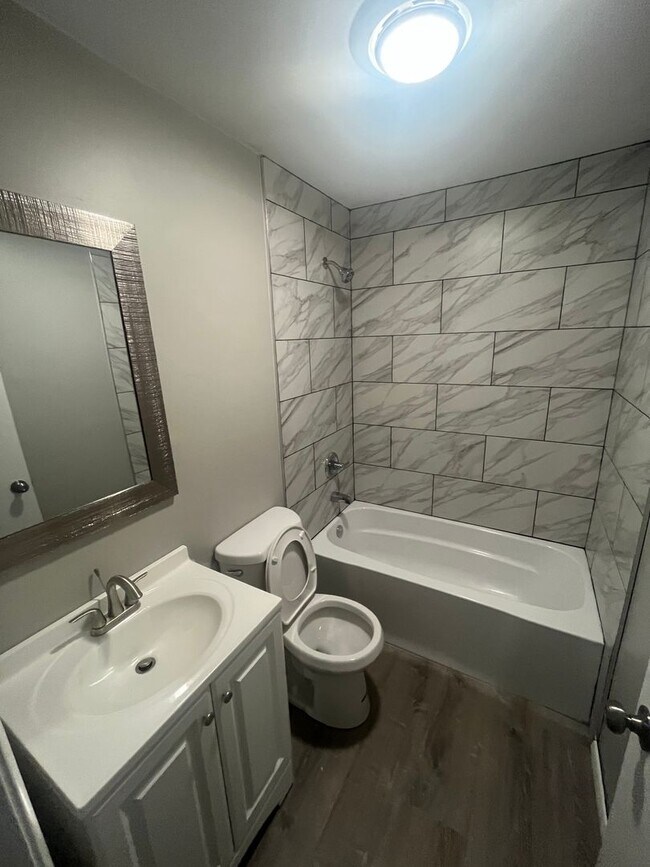 Building Photo - COMPLETELY REMODELED 3 BEDROOM IN DAVENPORT