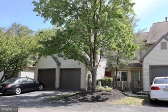 Building Photo - 53 Woodlake Dr