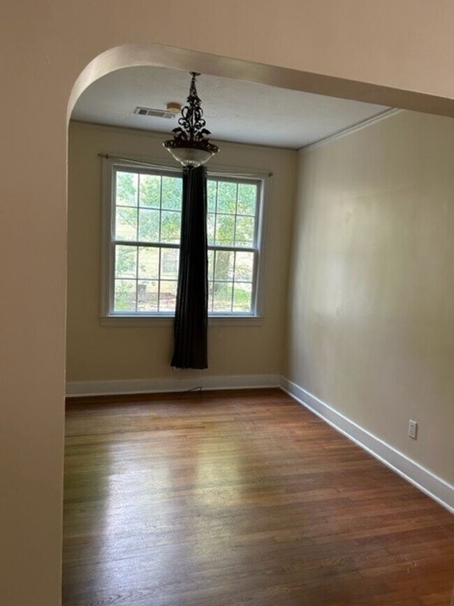 Foto del edificio - Beautiful Spacious Updated Home In Belhave...