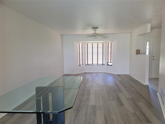Building Photo - 262 Rotonda Cir