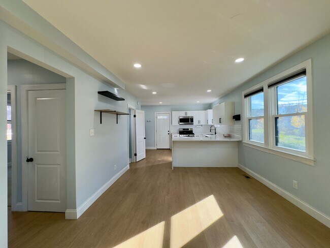 Foto del edificio - Charming 3 Bedroom/3 Bathroom Detached Home in Woodlawn, MD!