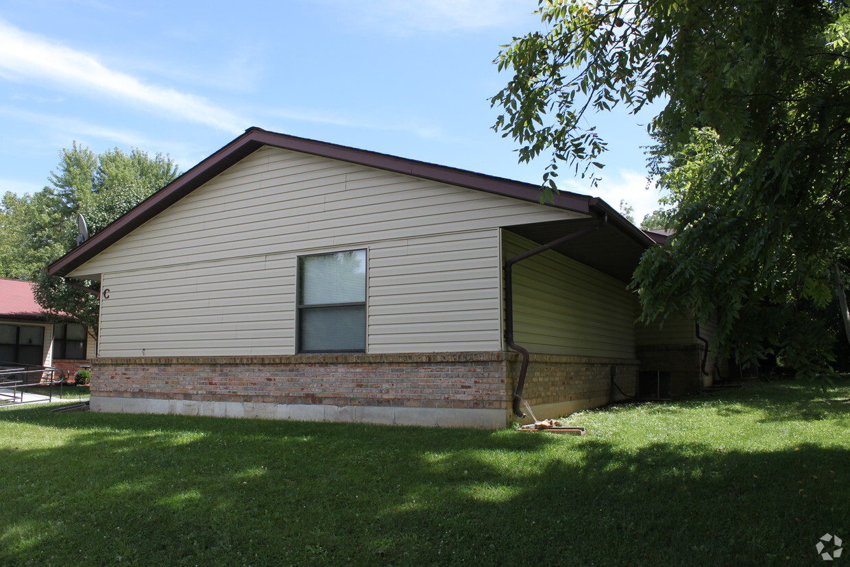 Building Photo - Warrenton Apartments I & II